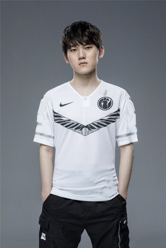 LPL主持BaoBao分享照片：这两天属于是提前过万圣节了