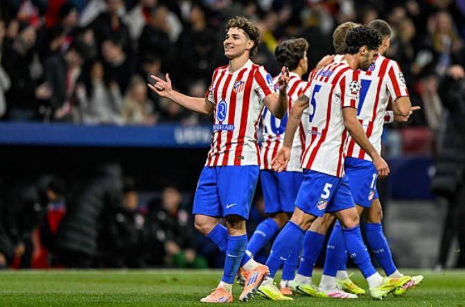 背后恰是科